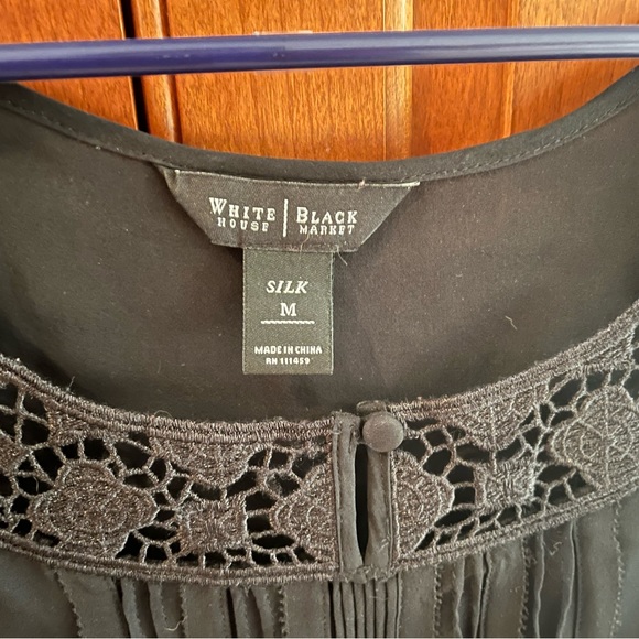 Beautiful White House Black Market Black blouse - Picture 3 of 3
